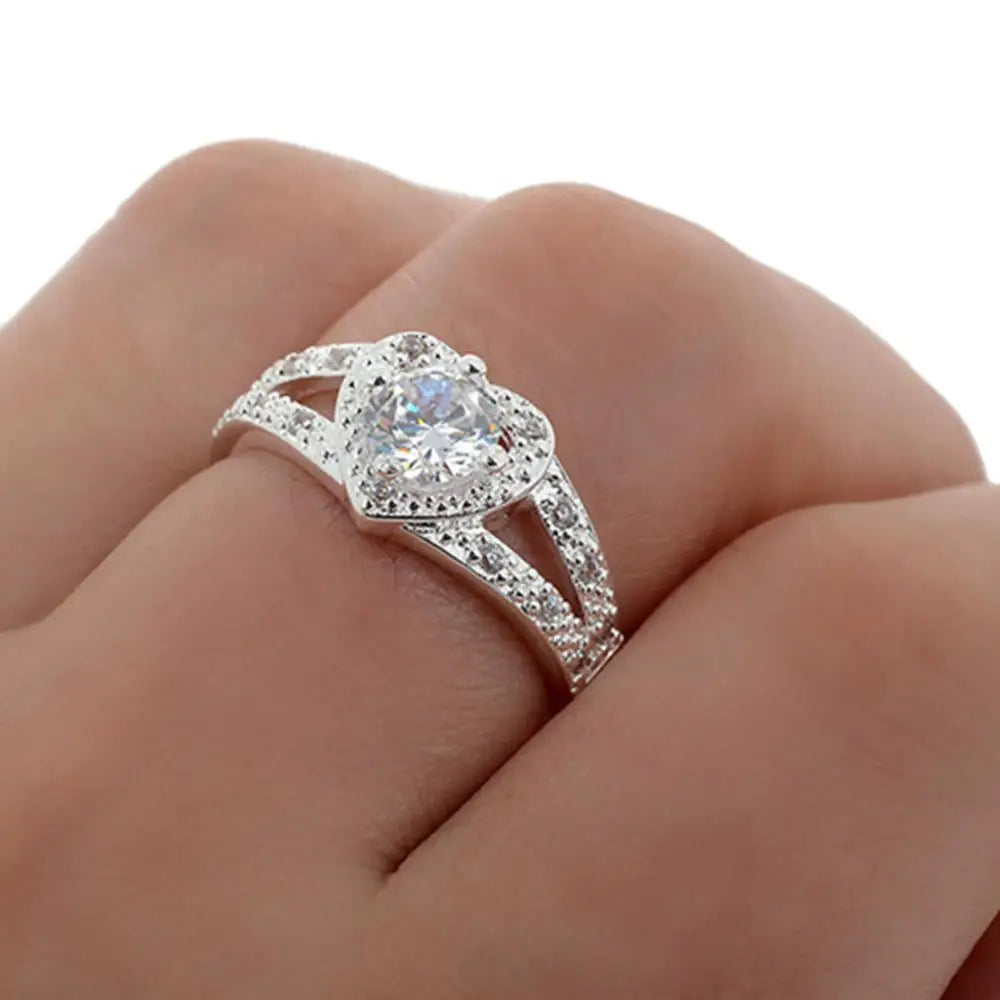 925 Sterling Silver Wedding Ring with Heart Shape Crystal for Women: Elegance and Eternal Love