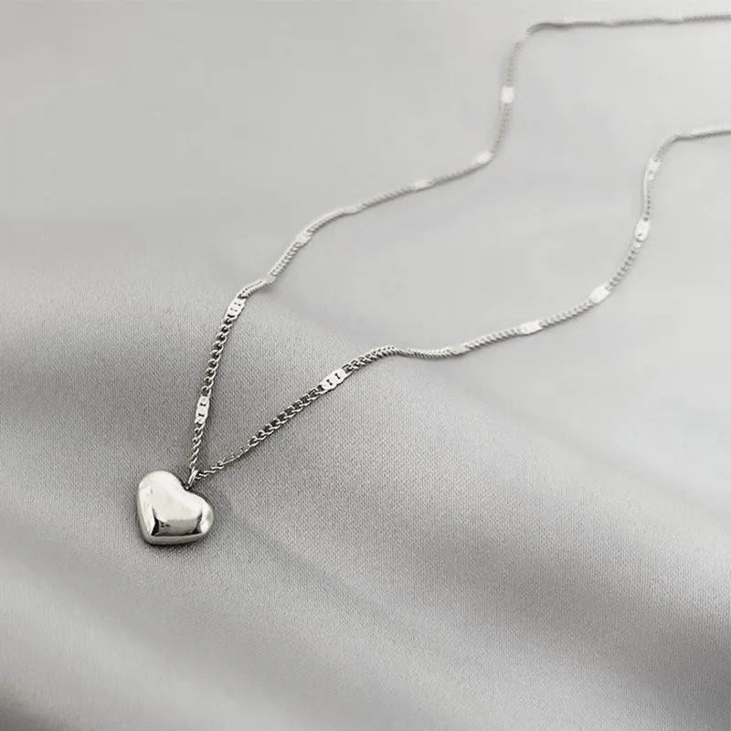 Geometric Heart Shaped Couple Necklace: Elegance and Refinement for All Occasions