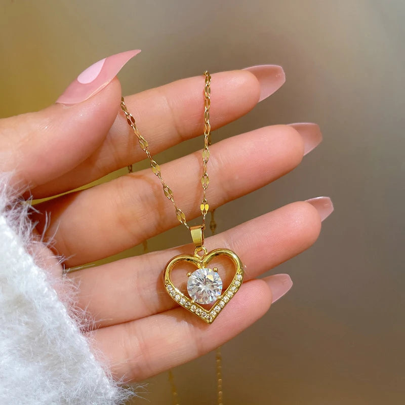 Collier Pendentif Cœur en Acier Inoxydable Doré pour Femme : Élégance et Raffinement au Quotidien