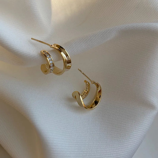 Vintage Gold C-Shaped Zirconia Earrings: Elegance and Sophistication Guaranteed