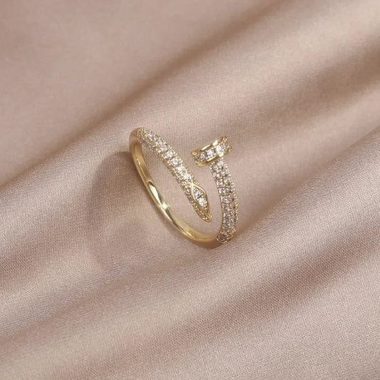 Elegant Geometric Zircon Ring: The Essential Accessory to Enhance Your Everyday Style