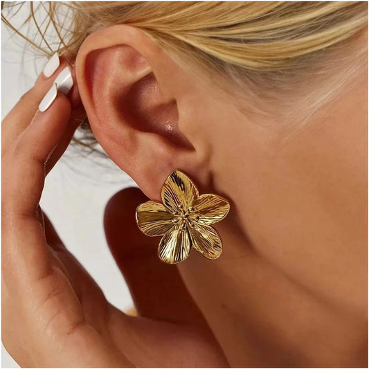 Boucles d'Oreilles Fleur en Acier Inoxydable : Élégance et Durabilité pour Femmes Modernes